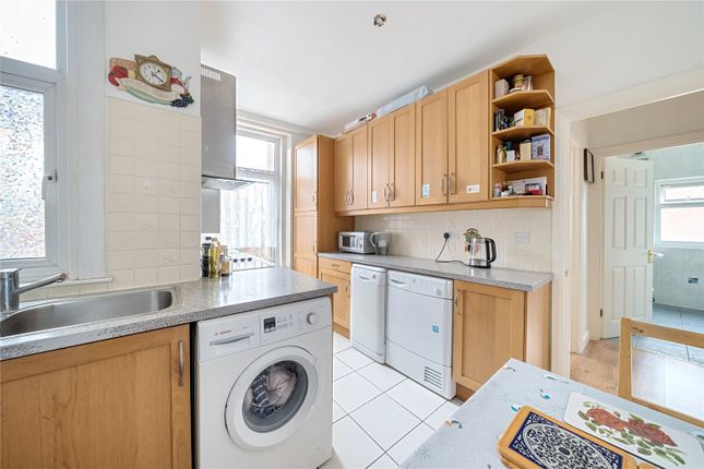 Flat for sale in Stapleton Hall Road, London