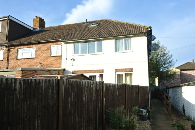 2-bed flat on 1b, Blays Close, Englefield Green, £285,000