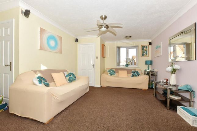 49, Butterside Road, Kingsnorth photo 4