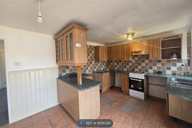 Wedgewood Crescent, Ketley, Telford photo 5
