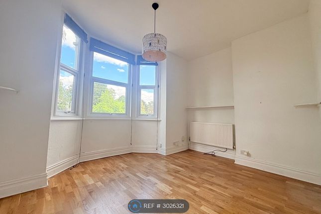 Flat, Clapham Road, Bedford photo 3