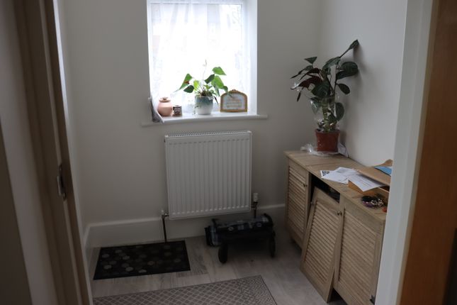 End terrace house to rent in Beaufort Road, Woking