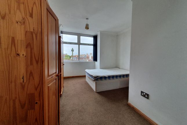 Rolland Reynolds House, Cardiff photo 5