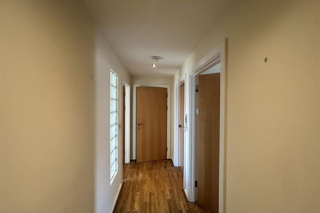 18, Cwrt Westfa, Llanelli photo 2