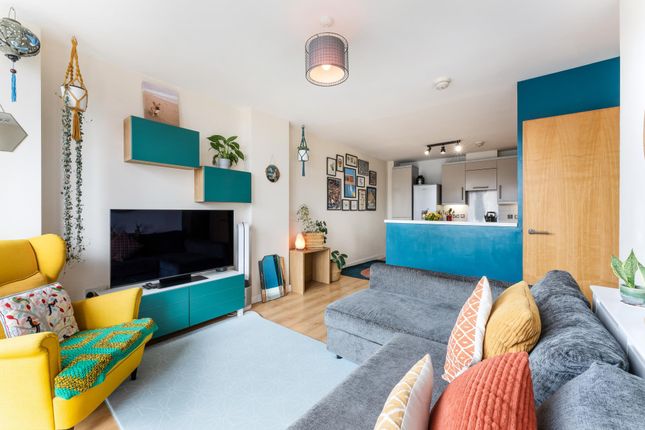 Flat 13 Kelday Heights 2, Spencer Way, London photo 3