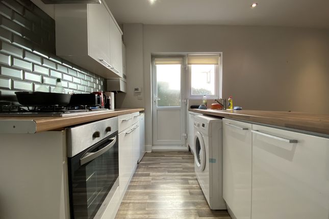 Flat D (GFR), 18, Llanbleddian Gardens, Cardiff photo 2