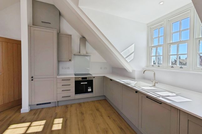 14, Oakwood Parade, Queen Annes Place, London photo 5