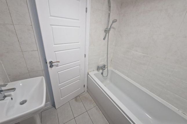 12, Wheeler Close, Dartford photo 4