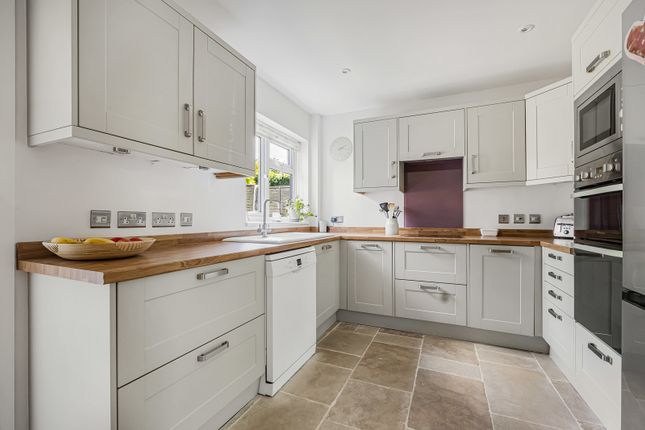 8, Burleigh View, Stroud photo 4