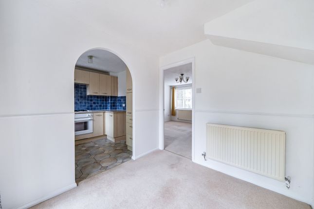 16, Cherry Blossom Close, Cheltenham photo 2