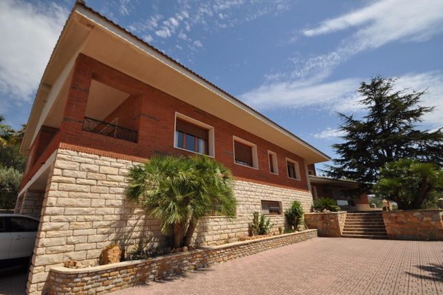 Villa for sale in Elda, 03600, Alicante, Spain