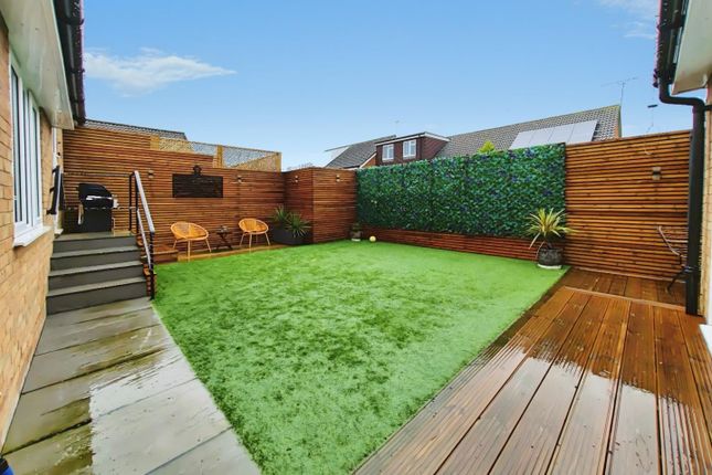31, Sandringham Way, Camberley photo 4