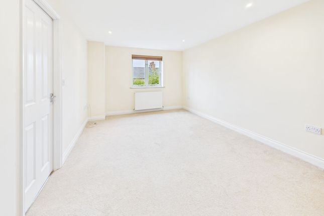 6 Churchill Place, Chipping Norton photo 3