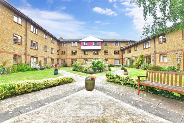 Flat for sale in Outwood Common Road, Billericay, Essex