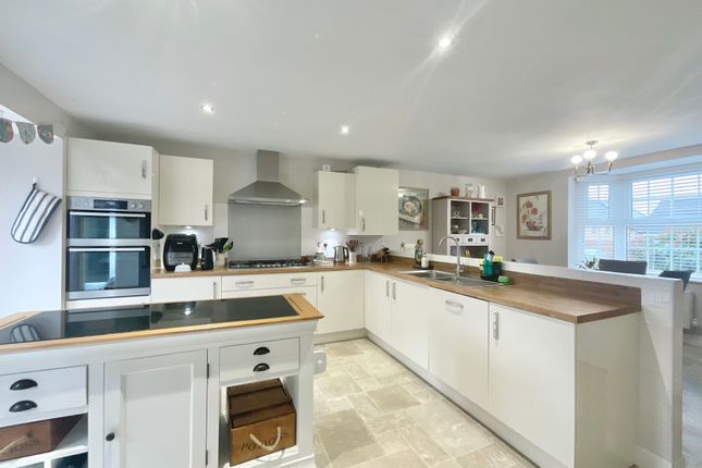 2 Parn Close, Crewe photo 2