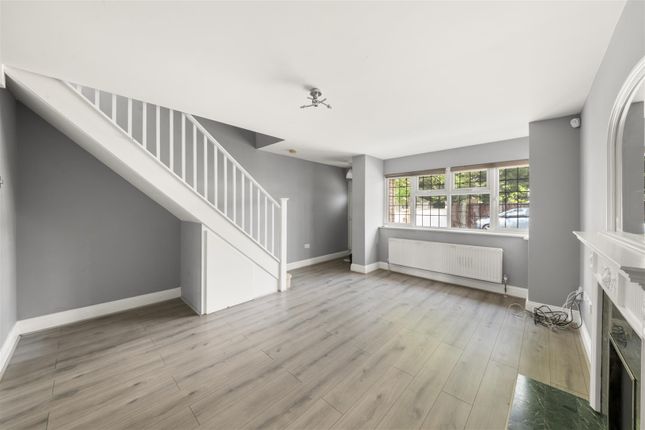 The Corner House, 13, Walnut Close, Hayes photo 4