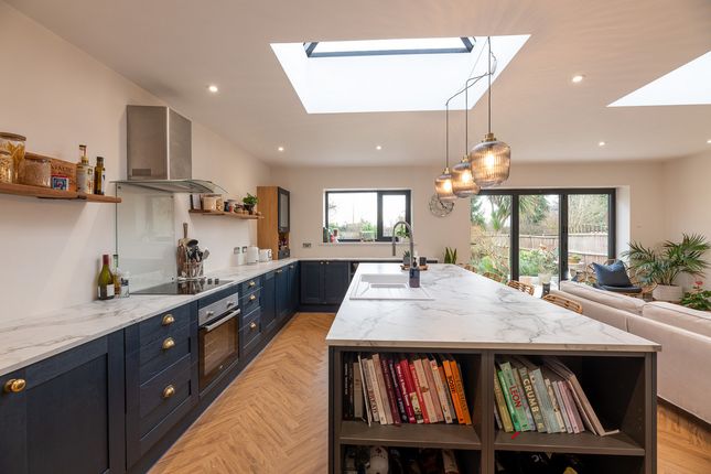 30, Linksway, Leigh-on-sea photo 2