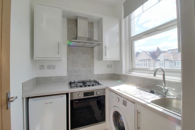 Flat 4, 36, Marius Road, London photo 4