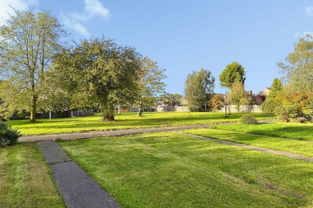 9 Chevin Gardens, Stockport photo 2