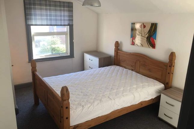 Thumbnail Room to rent in Hendford Hill, Yeovil, Somerset