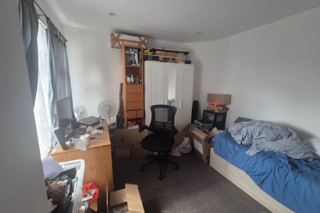 29, Kingsley Gardens, Chingford photo 3