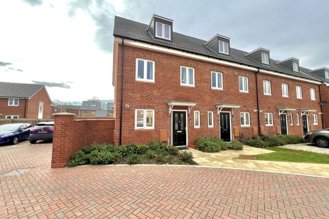 Thumbnail Town house for sale in Waterfield Close, Peterborough