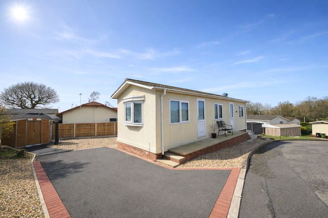 5, Beverley Hill, Warwickshire photo 2