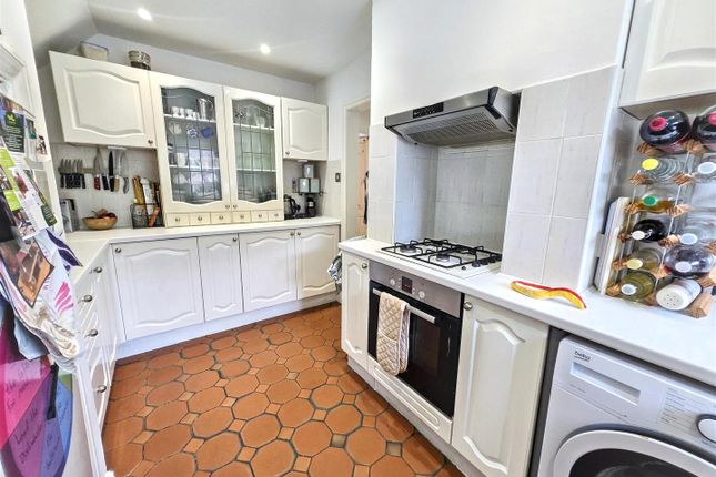 10 The Lodge, 68, Harestone Valley Road, Caterham photo 4