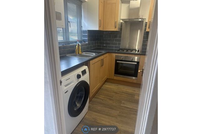 Holden Close, Dagenham photo 2