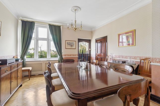 11, Astons Road, Northwood photo 3