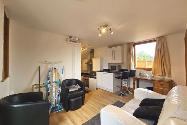 Flat 3, 4 Cheltenham Road, Gloucester photo 3