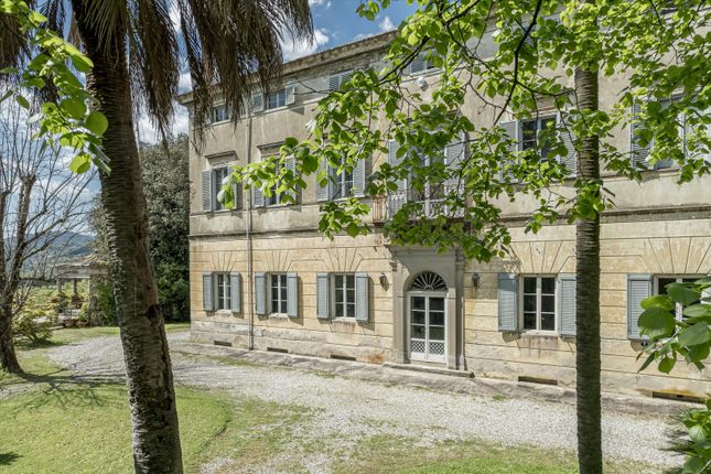 Villa for sale in Ponte A Moriano, Lucca, Tuscany, Italy