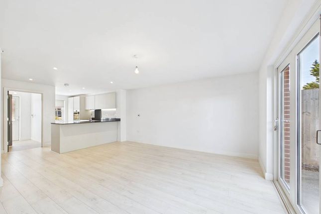19, West Field Lane, Clacton-on-Sea photo 3