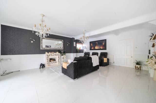 23, Owlsmoor Road, Sandhurst photo 4