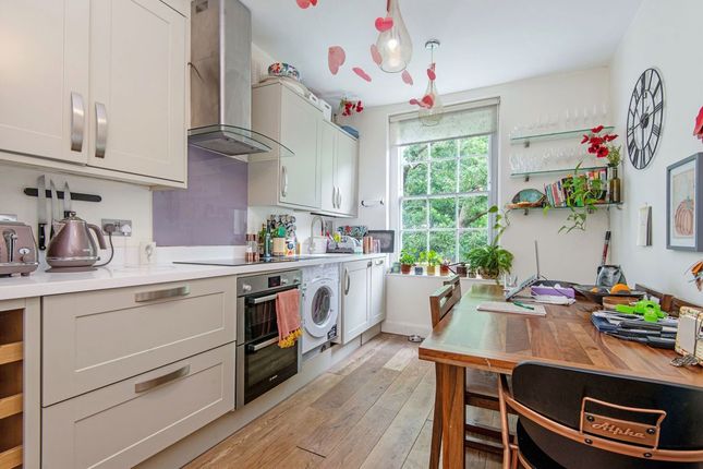 Flat C, 16, Chadwell Street, London photo 3