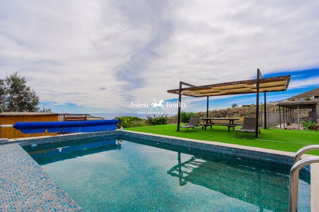 Villa for sale in La Sabinita, Arona, Santa Cruz Tenerife
