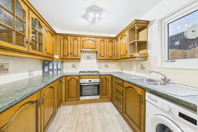 4, Tolpath, Cwmbran photo 3