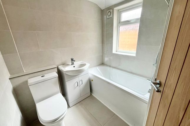 23, Milton Keynes photo 4