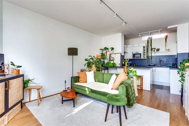 Flat for sale in Reading Road, Henley-On-Thames, Oxfordshire