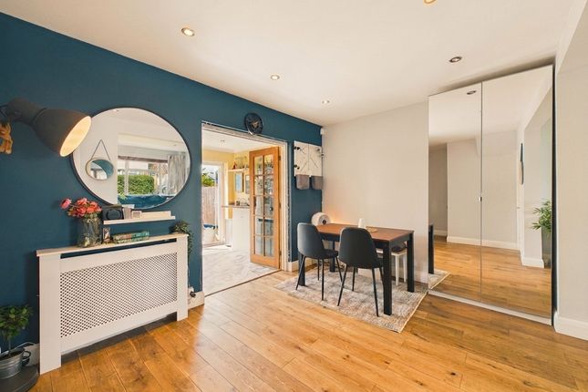 4 Lynmouth Drive, Ruislip photo 2