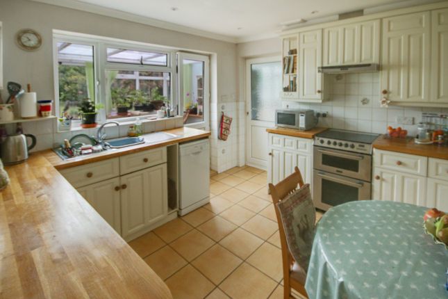 29, Musgrave Avenue, East Grinstead photo 4