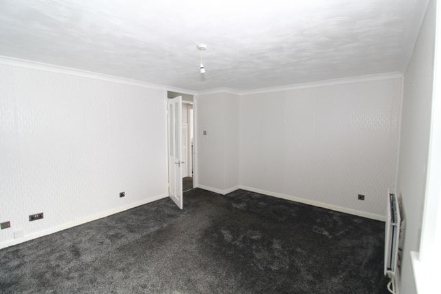 19, Hollingside Way, South Shields photo 5