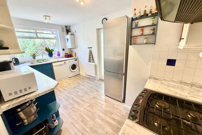 60, Lewgars Avenue, London photo 4