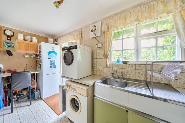 10 ASHGROVE, Steeple Claydon, Buckingham photo 3
