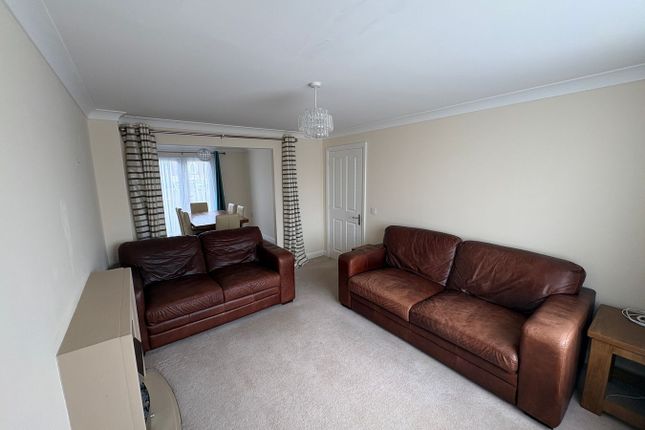 61, Maes Y Wennol, Carmarthen photo 4