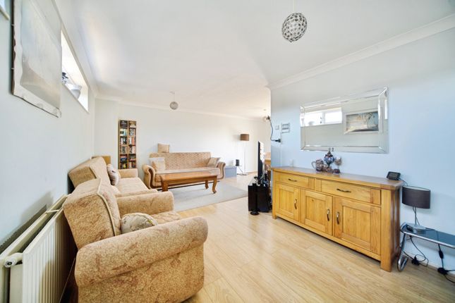 28, Folkestone Road, London photo 4