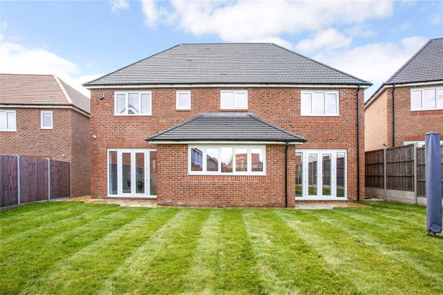 24, Kestrel Grove, Caddington photo 2