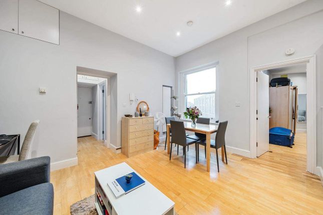 Flat for sale in Canfield Gardens, London