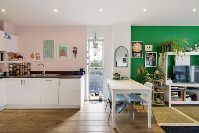 Atkins Square E8