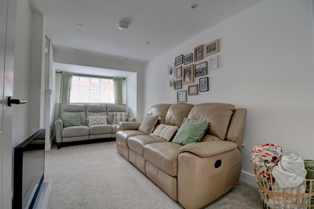 5, Farm Road, Hamstreet photo 4